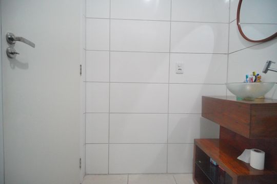 Banheiro de apartamento à venda com 2 quartos, 56m² em Santo Afonso, Novo Hamburgo