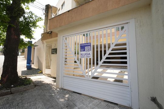 Placa de apartamento para alugar com 2 quartos, 80m² em Vila Valparaíso, Santo André