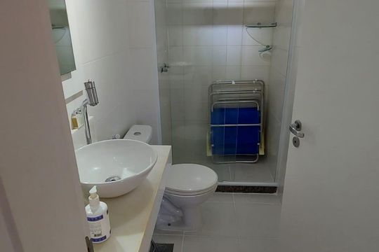 Banheiro social de apartamento à venda com 3 quartos, 69m² em Maceio, Niterói