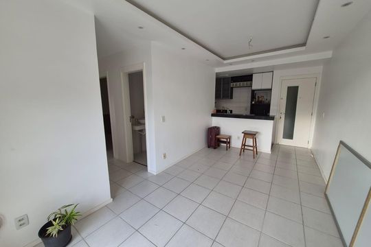 Sala de apartamento à venda com 3 quartos, 69m² em Maceio, Niterói