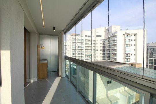 Sala - Varanda de apartamento para alugar com 4 quartos, 221m² em Jacarepaguá, Rio de Janeiro