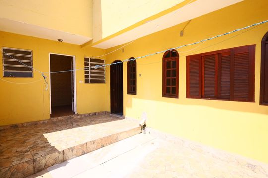 Área externa de casa para alugar com 3 quartos, 120m² em Quitaúna, Osasco