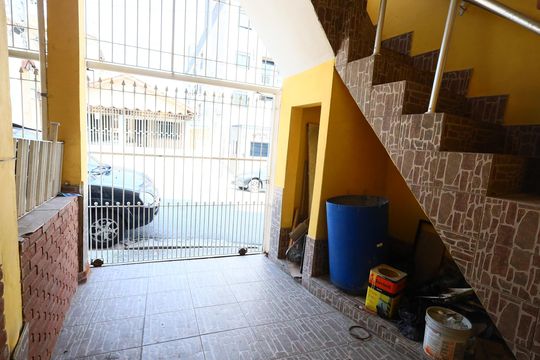 Garagem de casa para alugar com 3 quartos, 120m² em Quitaúna, Osasco