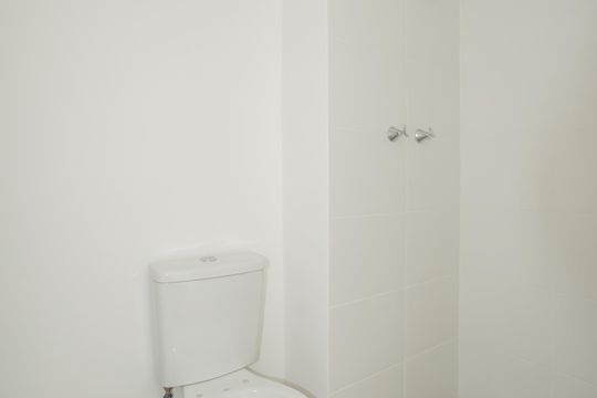 Banheiro de kitnet/studio à venda com 1 quarto, 24m² em Vila Clementino, São Paulo