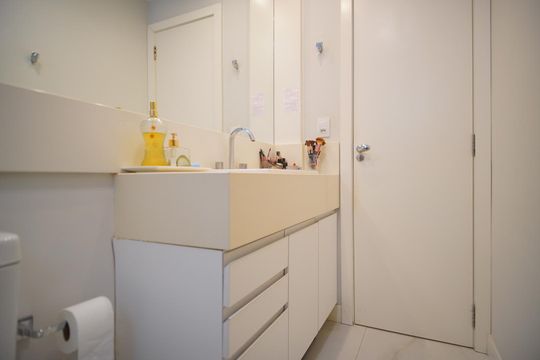 Banheiro da Suíte de apartamento à venda com 2 quartos, 87m² em Auxiliadora, Porto Alegre