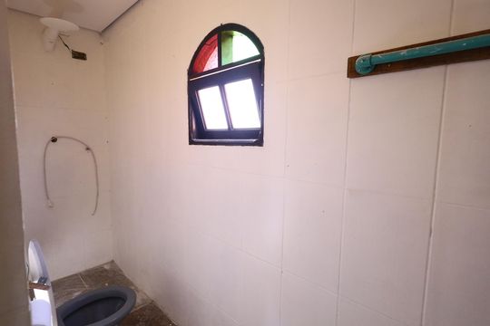 Banheiro de casa para alugar com 1 quarto, 40m² em Quitaúna, Osasco