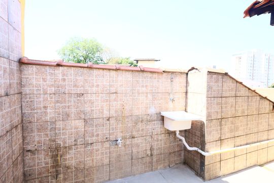 Área de Serviço de casa para alugar com 1 quarto, 40m² em Quitaúna, Osasco