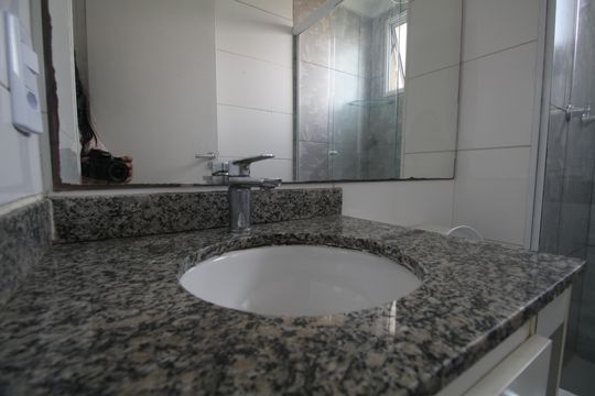Banheiro de apartamento para alugar com 2 quartos, 42m² em Vila Pirajussara, São Paulo