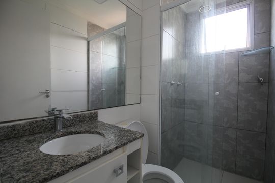 Banheiro de apartamento para alugar com 2 quartos, 42m² em Vila Pirajussara, São Paulo