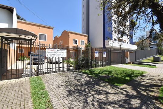 Fachada de kitnet/studio para alugar com 1 quarto, 38m² em Bacacheri, Curitiba