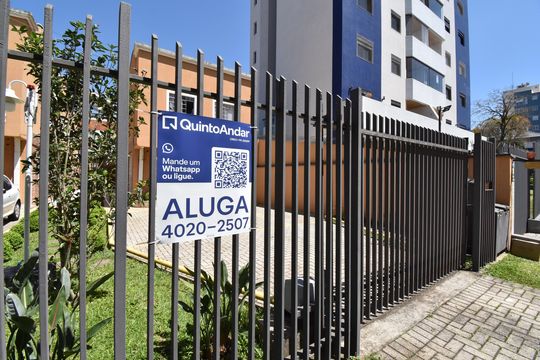 Placa de kitnet/studio para alugar com 1 quarto, 38m² em Bacacheri, Curitiba