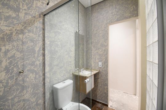 Banheiro do Studio de kitnet/studio para alugar com 1 quarto, 38m² em Bacacheri, Curitiba