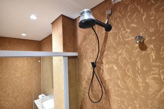 Banheiro do Studio de kitnet/studio para alugar com 1 quarto, 38m² em Bacacheri, Curitiba