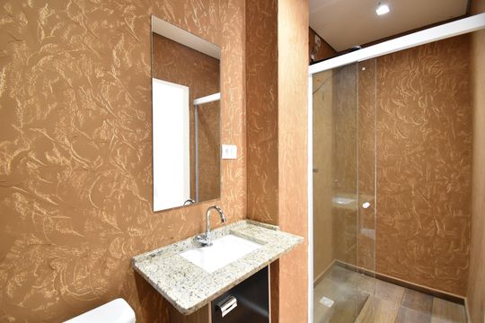Banheiro do Studio de kitnet/studio para alugar com 1 quarto, 38m² em Bacacheri, Curitiba