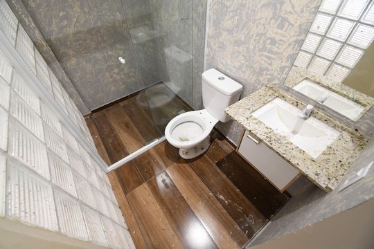 Banheiro do Studio de kitnet/studio para alugar com 1 quarto, 38m² em Bacacheri, Curitiba