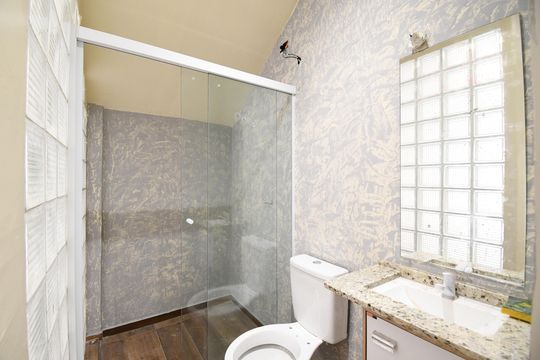 Banheiro do Studio de kitnet/studio para alugar com 1 quarto, 38m² em Bacacheri, Curitiba