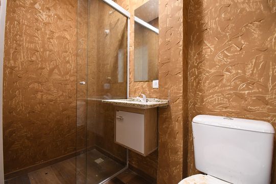Banheiro do Studio de kitnet/studio para alugar com 1 quarto, 38m² em Bacacheri, Curitiba