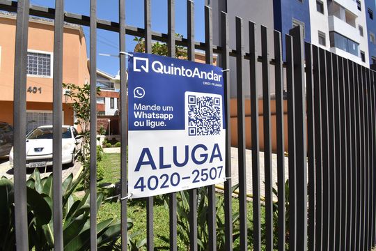 Placa de kitnet/studio para alugar com 1 quarto, 38m² em Bacacheri, Curitiba