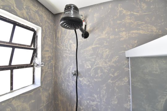 Banheiro do Studio de kitnet/studio para alugar com 1 quarto, 38m² em Bacacheri, Curitiba
