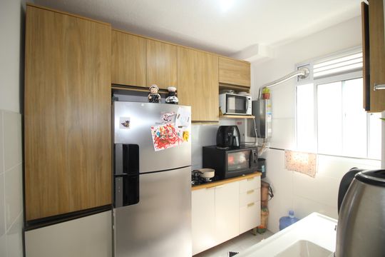Cozinha de apartamento à venda com 2 quartos, 38m² em Rubem Berta, Porto Alegre