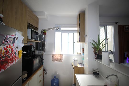 Cozinha de apartamento à venda com 2 quartos, 38m² em Rubem Berta, Porto Alegre