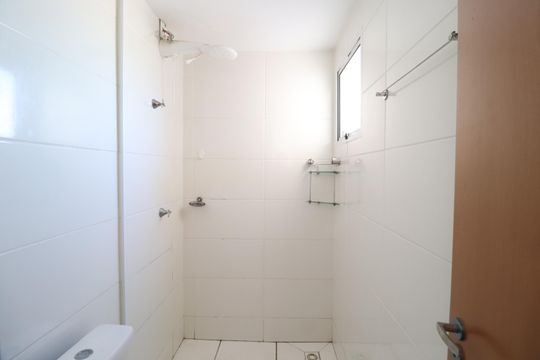 Banheiro do Quarto 2 de apartamento para alugar com 2 quartos, 56m² em Jardim Brasília, Uberlândia