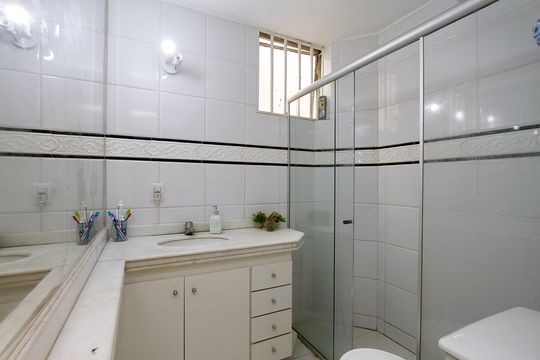 Banheiro Social de apartamento à venda com 3 quartos, 71m² em Caiçara-adelaide, Belo Horizonte