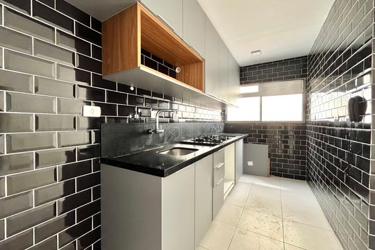 Cozinha de apartamento à venda com 2 quartos, 50m² em Vila Guarani, São Paulo