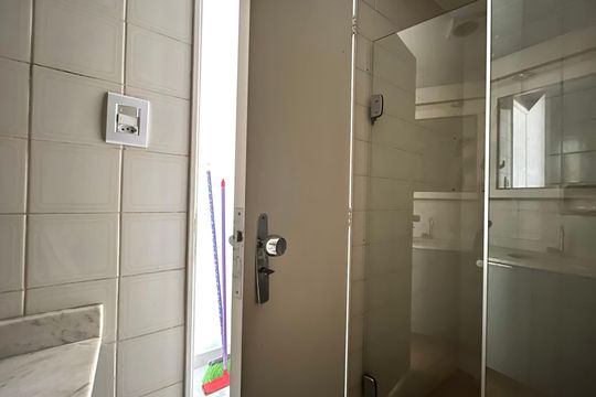 Banheiro de apartamento à venda com 2 quartos, 50m² em Vila Guarani, São Paulo