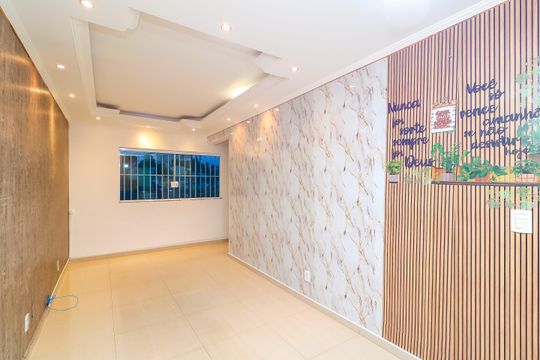 Casa à venda com 3 quartos, 119m² em Vila Carmosina, São Paulo