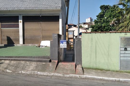 Fachada de casa para alugar com 1 quarto, 70m² em Vila Santa Maria, São Paulo