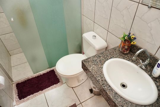 Banheiro  de casa à venda com 8 quartos, 200m² em Aparecida, Belo Horizonte