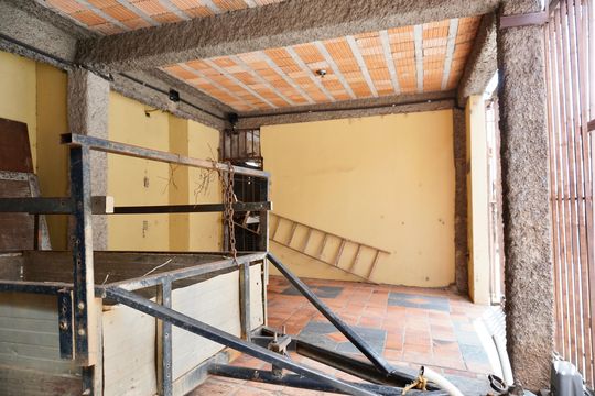 Garagem de casa à venda com 8 quartos, 200m² em Aparecida, Belo Horizonte