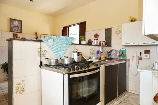 Cozinha de casa à venda com 8 quartos, 200m² em Aparecida, Belo Horizonte