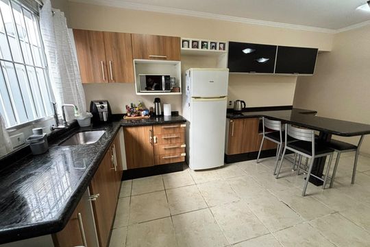 Cozinha de casa para alugar com 2 quartos, 175m² em Parque Residencial Jundiaí, Jundiaí