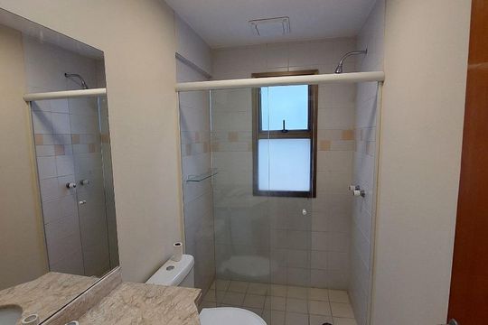 Banheiro 1 de apartamento para alugar com 2 quartos, 80m² em Alphaville Industrial, Barueri