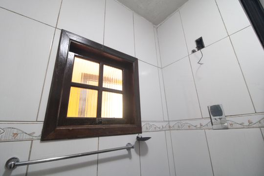Banheiro comum de casa à venda com 2 quartos, 128m² em Jardim Alpino, São Paulo
