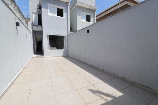 Garagem de casa para alugar com 2 quartos, 143m² em Jardim Prudência, São Paulo