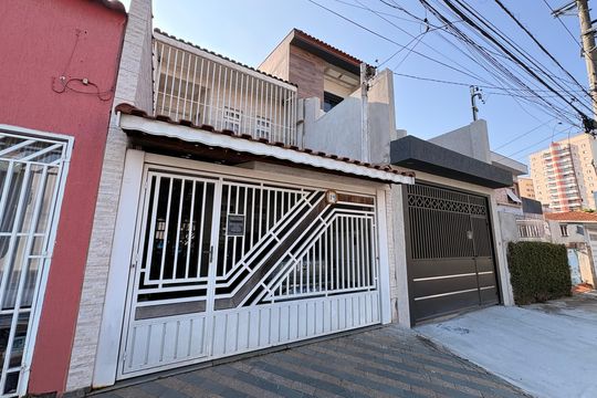 Fachada  de casa para alugar com 2 quartos, 145m² em Vila Santa Teresa, Santo André