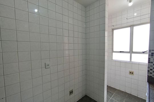 Cozinha e Área de Serviço de apartamento para alugar com 2 quartos, 45m² em Sagrada Família, Belo Horizonte