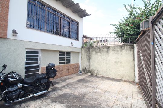 Garagem de casa à venda com 2 quartos, 337m² em Vila Guaca, São Paulo