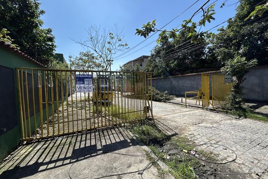 Fachada + placa de casa à venda com 1 quarto, 50m² em Realengo, Rio de Janeiro