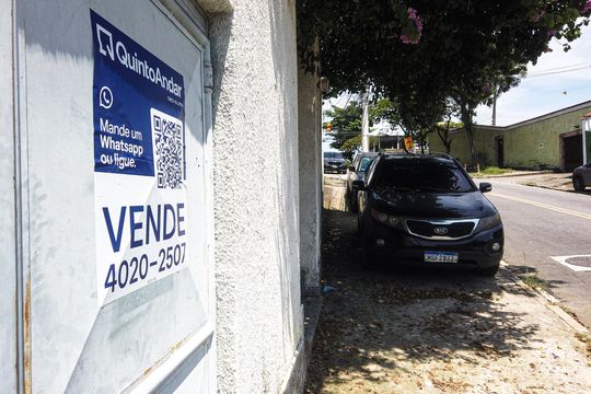 Fachada de casa à venda com 2 quartos, 70m² em Tanque, Rio de Janeiro