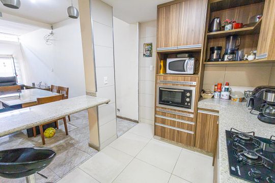 cozinha de casa de condomínio à venda com 3 quartos, 160m² em Pampulha, Belo Horizonte
