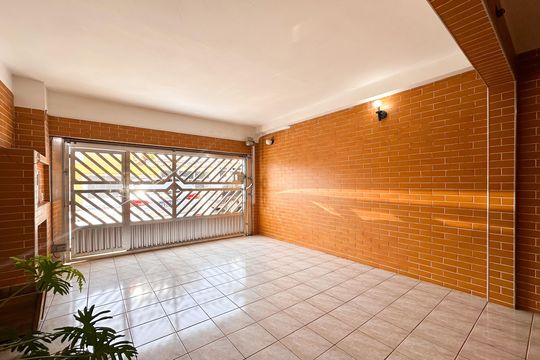Garagem de casa à venda com 2 quartos, 143m² em Conjunto Residencial Ibirapuera, São Bernardo do Campo