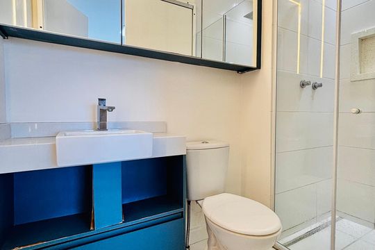 Banheiro da Suíte 2 de apartamento para alugar com 2 quartos, 69m² em Alphaville Empresarial, Barueri