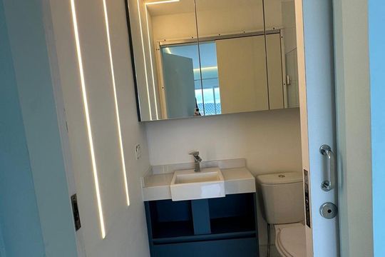 Banheiro 2 de apartamento para alugar com 2 quartos, 69m² em Alphaville Empresarial, Barueri