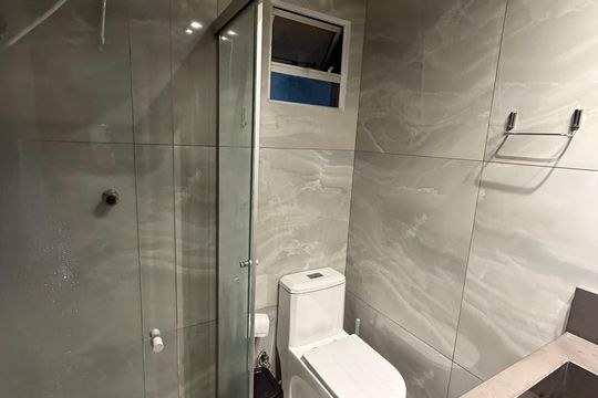 Banheiro de apartamento à venda com 2 quartos, 61m² em Plano Piloto, Brasília