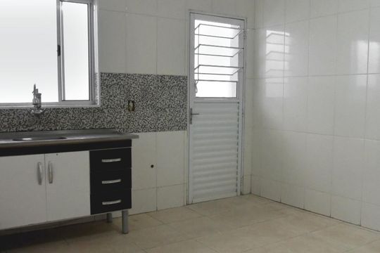 Cozinha de casa para alugar com 3 quartos, 74m² em Campo Grande, São Paulo