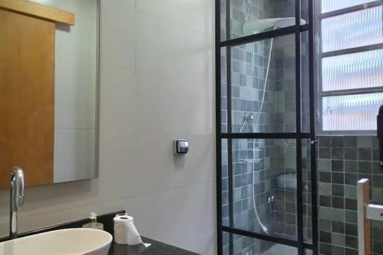 Banheiro de apartamento para alugar com 1 quarto, 38m² em José Menino, Santos
